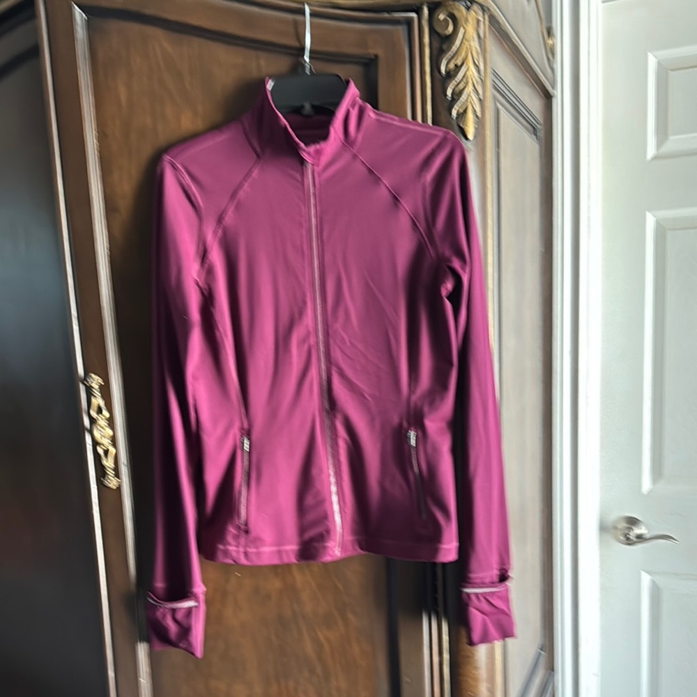 Victoria  sport Women's Burgundy Jacket size s